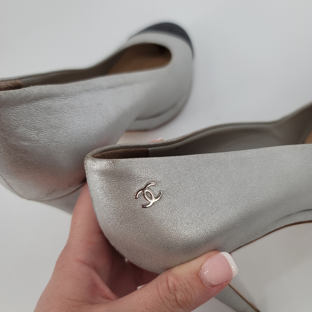 Chanel Silver Leather Black Cap Toe Platform Pumps Round Toe Size 38.5 with Box - Picture 9 of 14